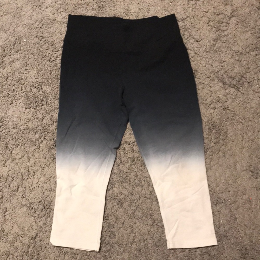 Ombre High-Waist Capri Leggings - Black to Cream